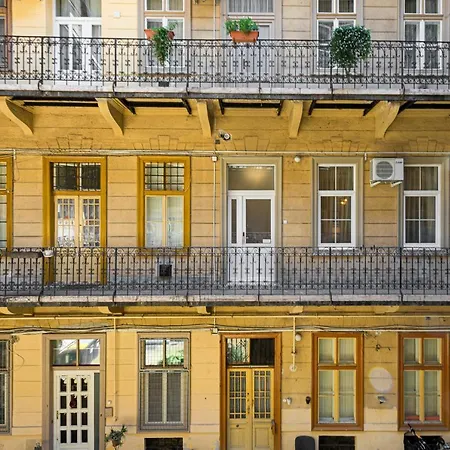 Lily53 Budapest